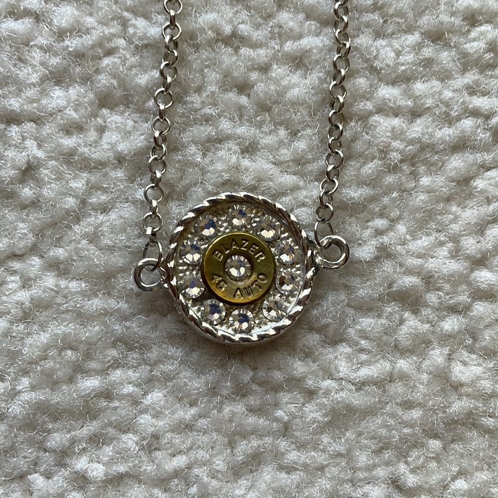 Pretty Hunter Necklace